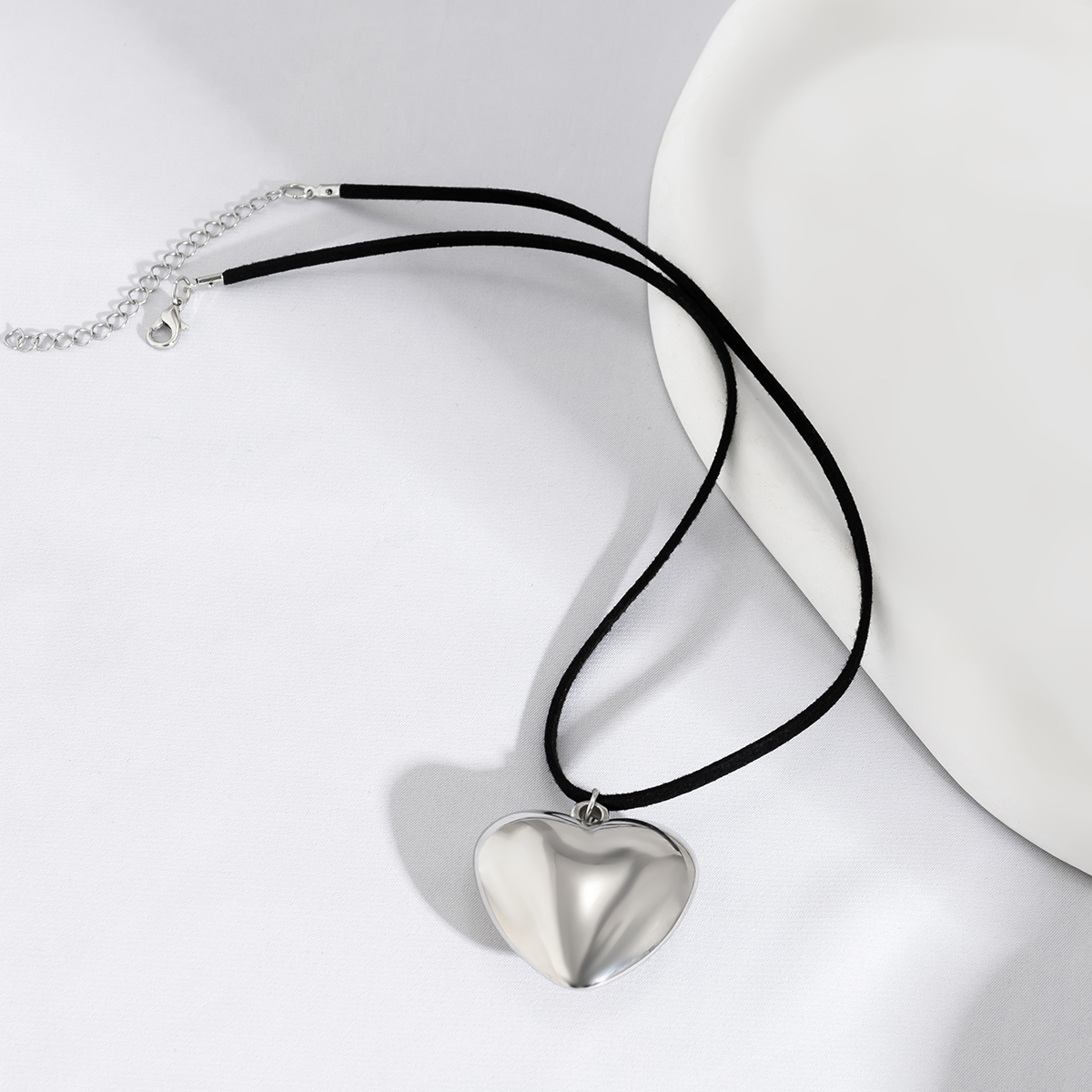 Cute Sweet Simple Style Heart Shape Alloy Three-dimensional Women's Pendant Necklace display picture 5