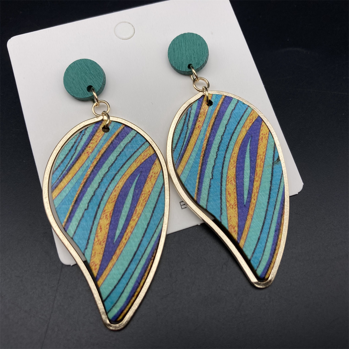 1 Pair Classical Artistic Leaves Conch Side Stripe Lacquer Painting Wood Drop Earrings display picture 3