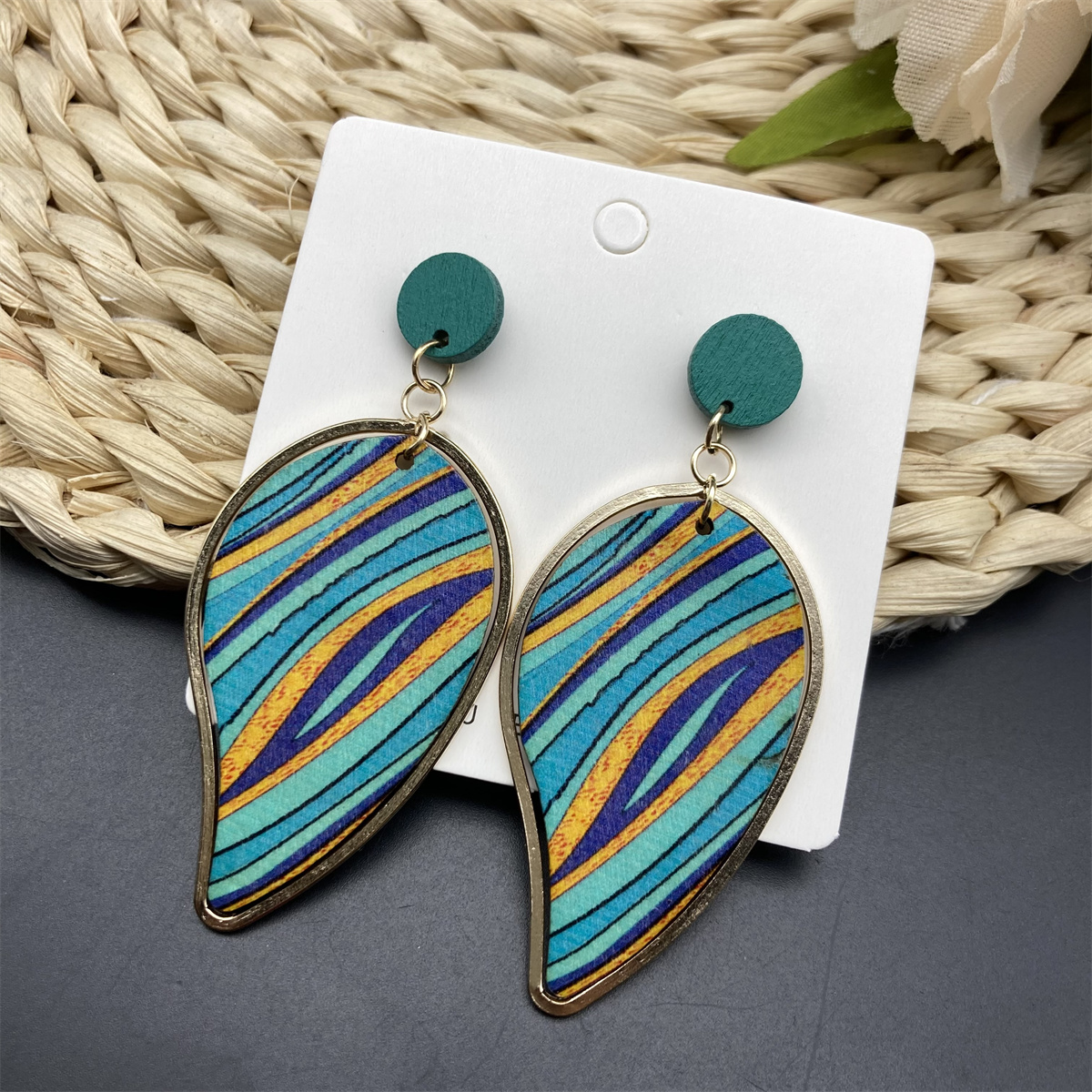 1 Pair Classical Artistic Leaves Conch Side Stripe Lacquer Painting Wood Drop Earrings display picture 12