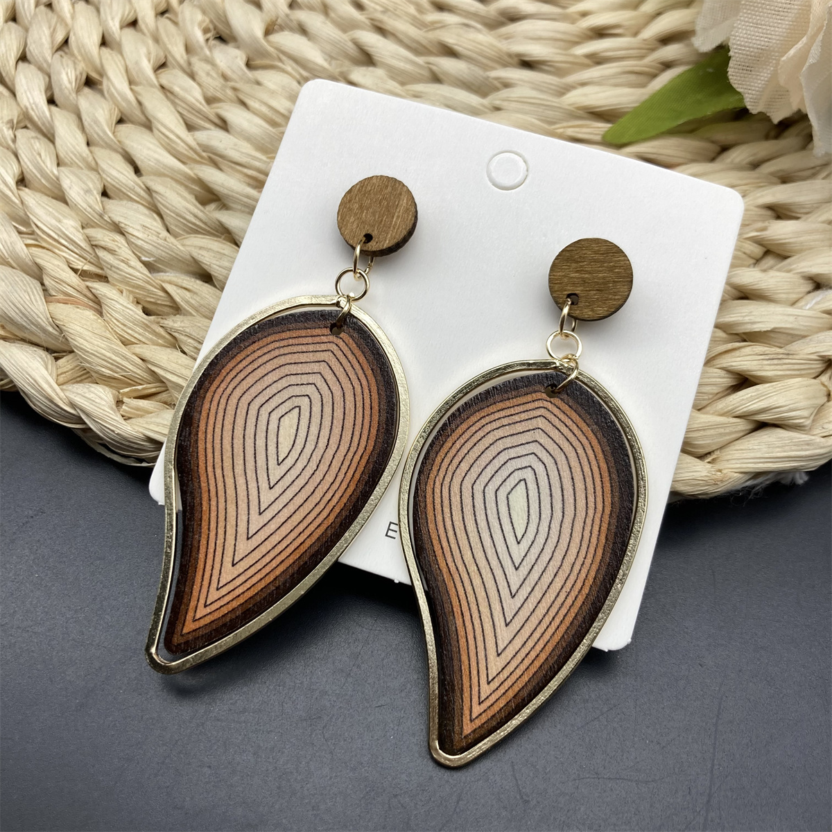 1 Pair Classical Artistic Leaves Conch Side Stripe Lacquer Painting Wood Drop Earrings display picture 15