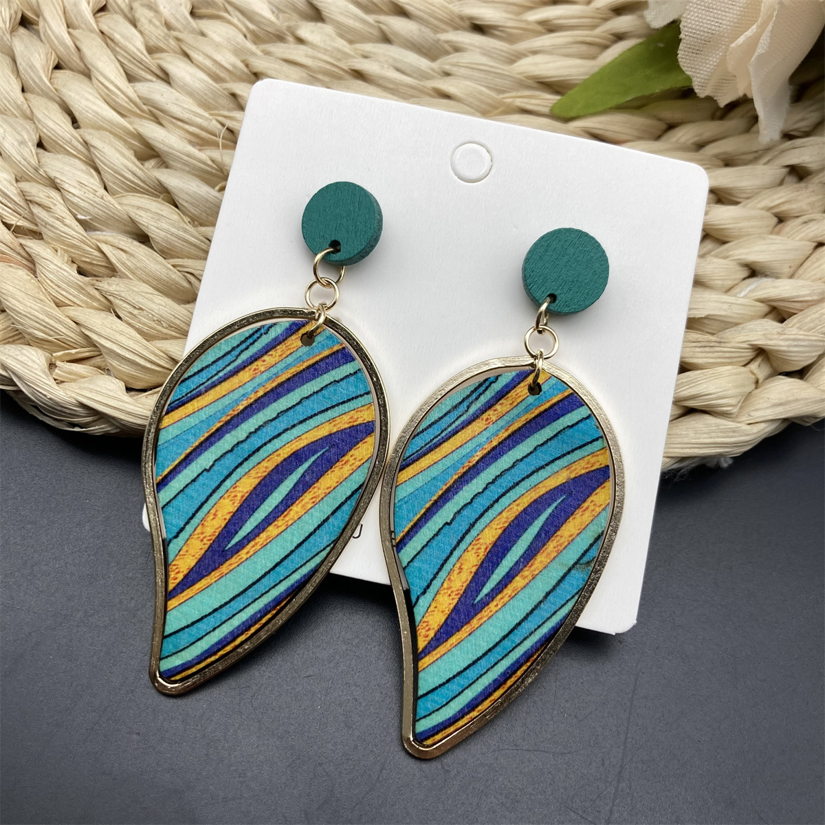 1 Pair Classical Artistic Leaves Conch Side Stripe Lacquer Painting Wood Drop Earrings display picture 20