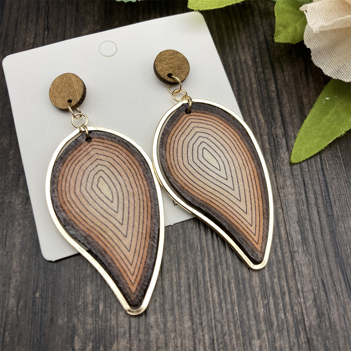 1 Pair Classical Artistic Leaves Conch Side Stripe Lacquer Painting Wood Drop Earrings display picture 10