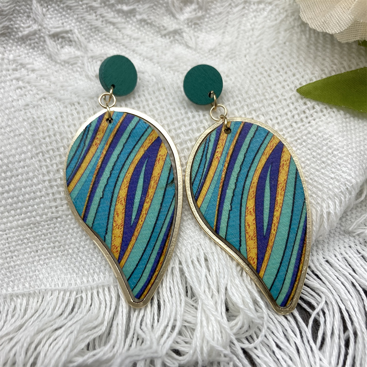 1 Pair Classical Artistic Leaves Conch Side Stripe Lacquer Painting Wood Drop Earrings display picture 11