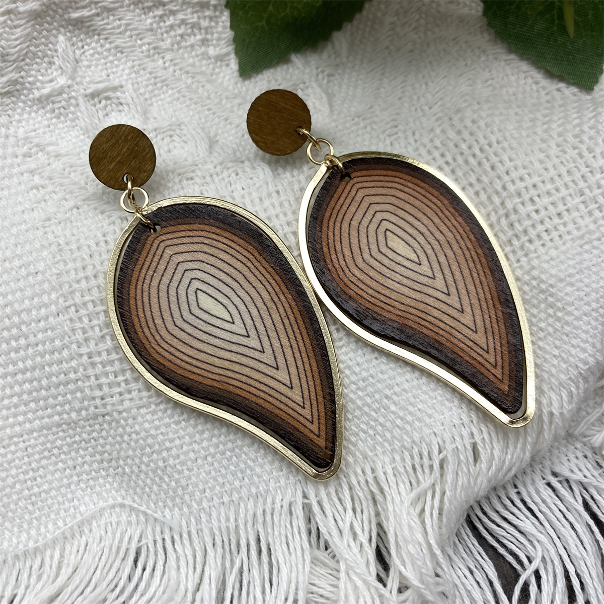 1 Pair Classical Artistic Leaves Conch Side Stripe Lacquer Painting Wood Drop Earrings display picture 21