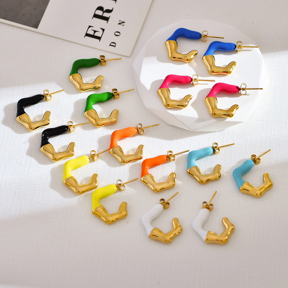 1 Paire Mignon Luxueux Bloc De Couleur Émail Acier Inoxydable Boucles D'oreilles display picture 2