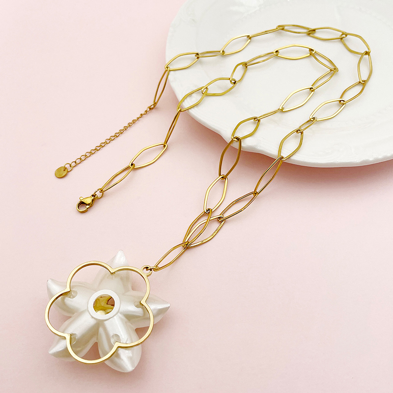 304 Stainless Steel Gold Plated Elegant French Style Plating Inlay Flower Artificial Pearls Shell Pendant Necklace display picture 2