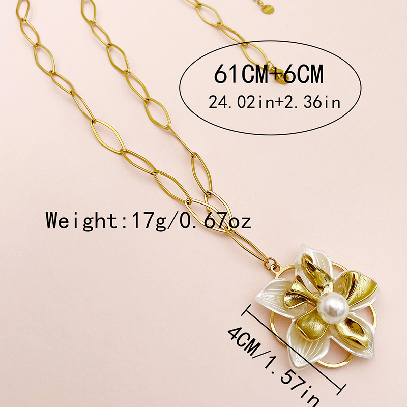 304 Stainless Steel Gold Plated Elegant French Style Plating Inlay Flower Artificial Pearls Shell Pendant Necklace display picture 3