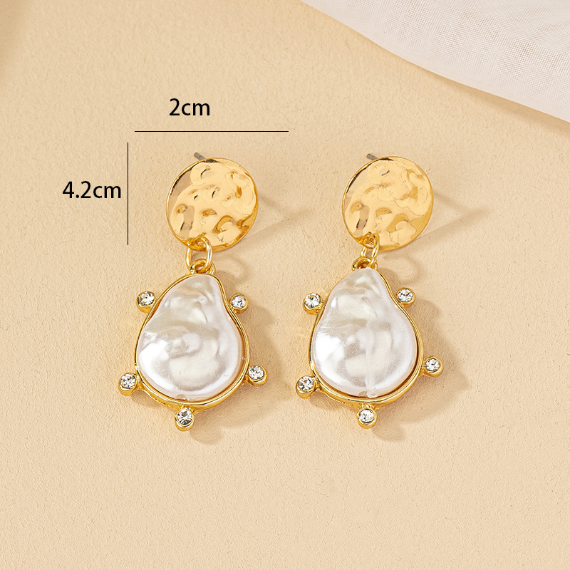 1 Paire Élégant Luxueux Dame Géométrique Placage Incruster Alliage Perles Artificielles Plaqué Or 14k Boucles D'oreilles display picture 4