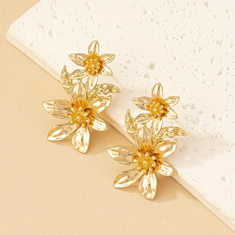 Wholesale Jewelry Luxurious Lady Flower Alloy 14k Gold Plated Plating Ear Studs display picture 5
