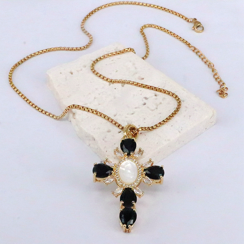Vintage Style Simple Style Cross Metal Inlay Zircon Women's Necklace display picture 6