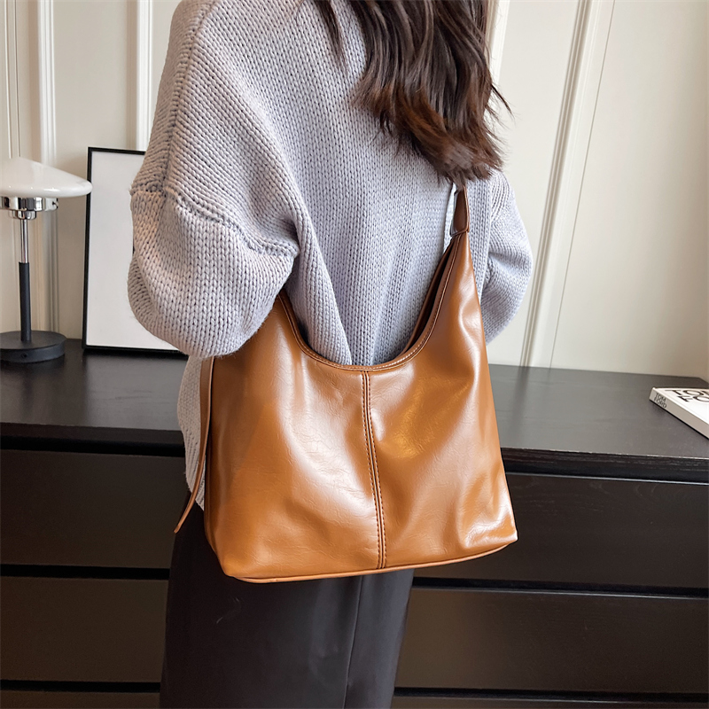 Women's All Seasons Pu Leather Solid Color Classic Style Square Zipper Shoulder Bag display picture 10