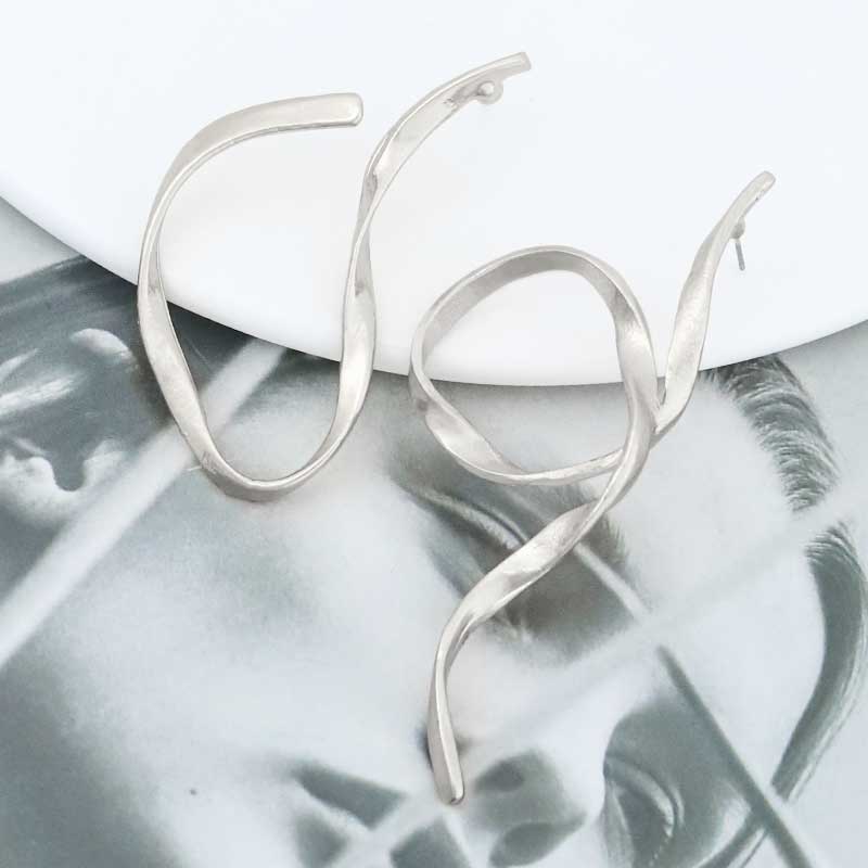 1 Pair Simple Style Solid Color Plating Alloy Gold Plated Drop Earrings display picture 2