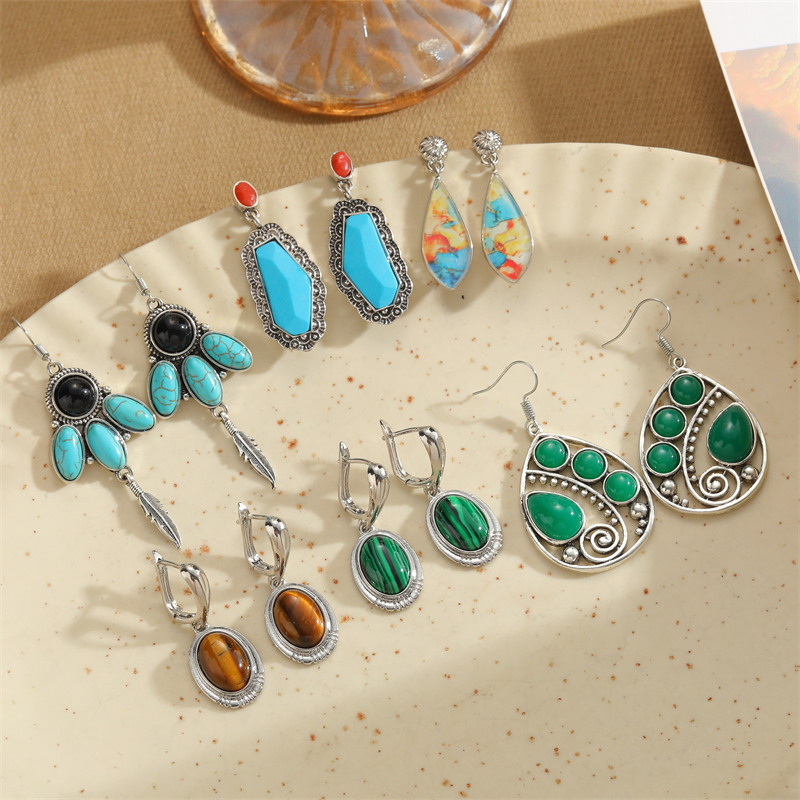 1 Pair Retro Commute Round Plating Inlay Alloy Turquoise Silver Plated Earrings display picture 2