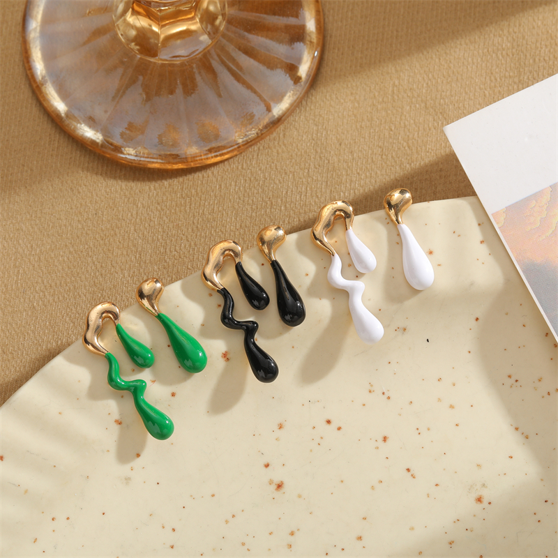 1 Pair Retro Color Block Plating Alloy Gold Plated Drop Earrings display picture 4