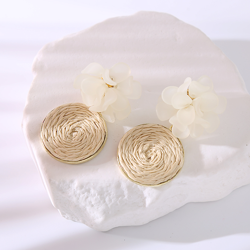 1 Pair Elegant Cute Round Flower Braid Raffia Resin Drop Earrings display picture 5