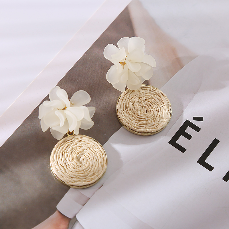 1 Pair Elegant Cute Round Flower Braid Raffia Resin Drop Earrings display picture 2