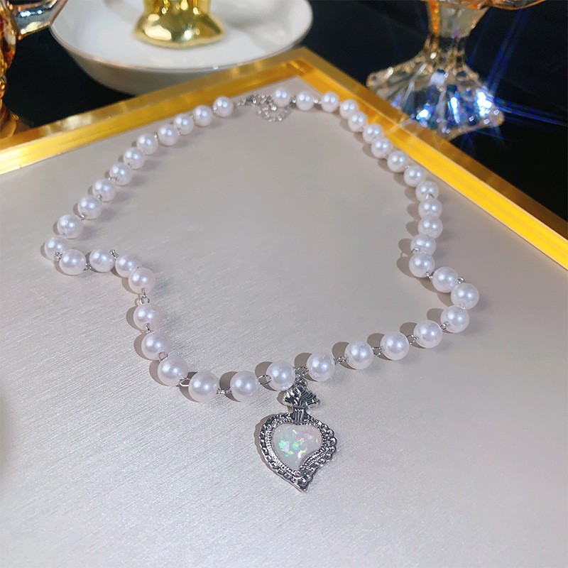 Elegant Simple Style Heart Shape Alloy Beaded Inlay Artificial Pearls Women's Necklace display picture 2