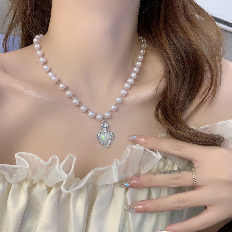 Elegante Estilo Simple Forma De Corazón Aleación Con Cuentas Embutido Perlas Artificiales Mujeres Collar display picture 1