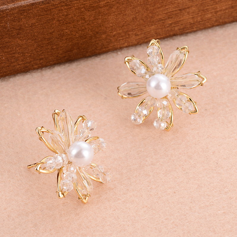 1 Pair Simple Style Snowflake Plating Inlay Copper Crystal Pearl 14k Gold Plated Ear Studs display picture 3