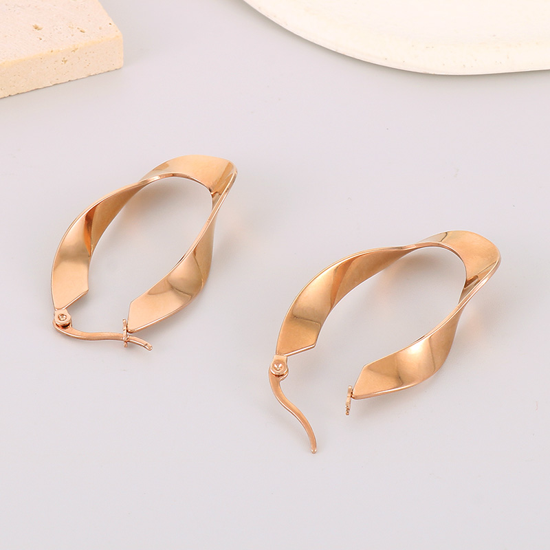1 Pair Streetwear Shiny Irregular Plating Stainless Steel 18K Gold Plated Hoop Earrings display picture 4