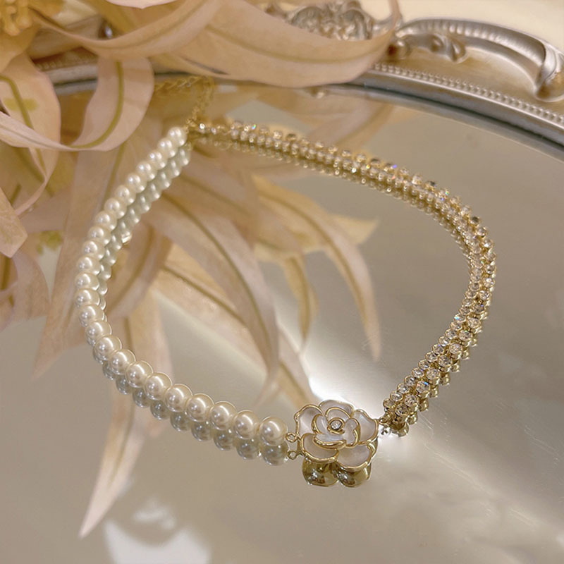 Elegante Flor Aleación Aleación De Zinc Embutido Perlas Artificiales Diamantes De Imitación Chapado En Oro Mujeres Collar display picture 2