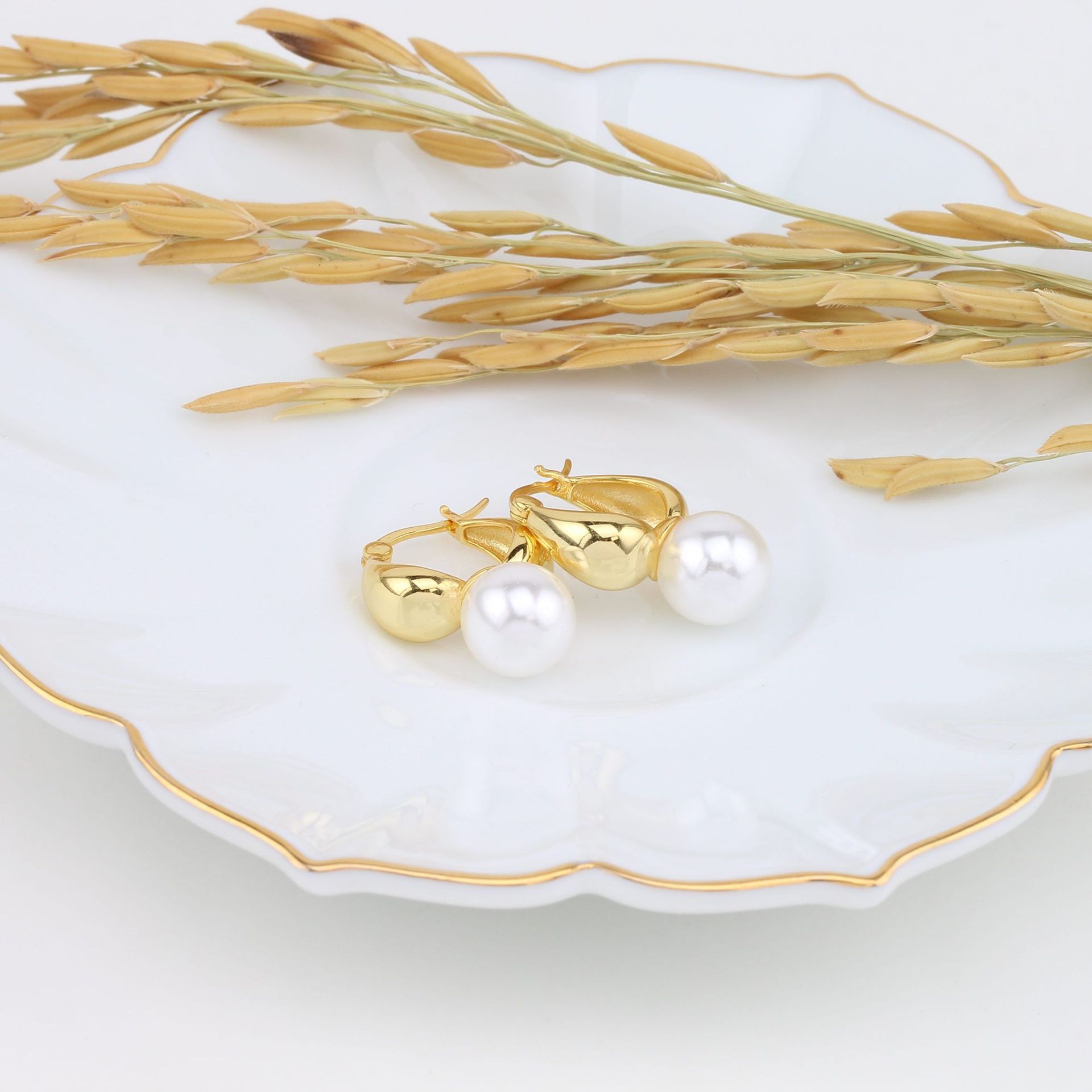 1 Paar Ig-stil Einfacher Stil Runden Überzug Inlay Sterling Silber Perle Weißgold Plattiert Vergoldet Ohrringe display picture 9