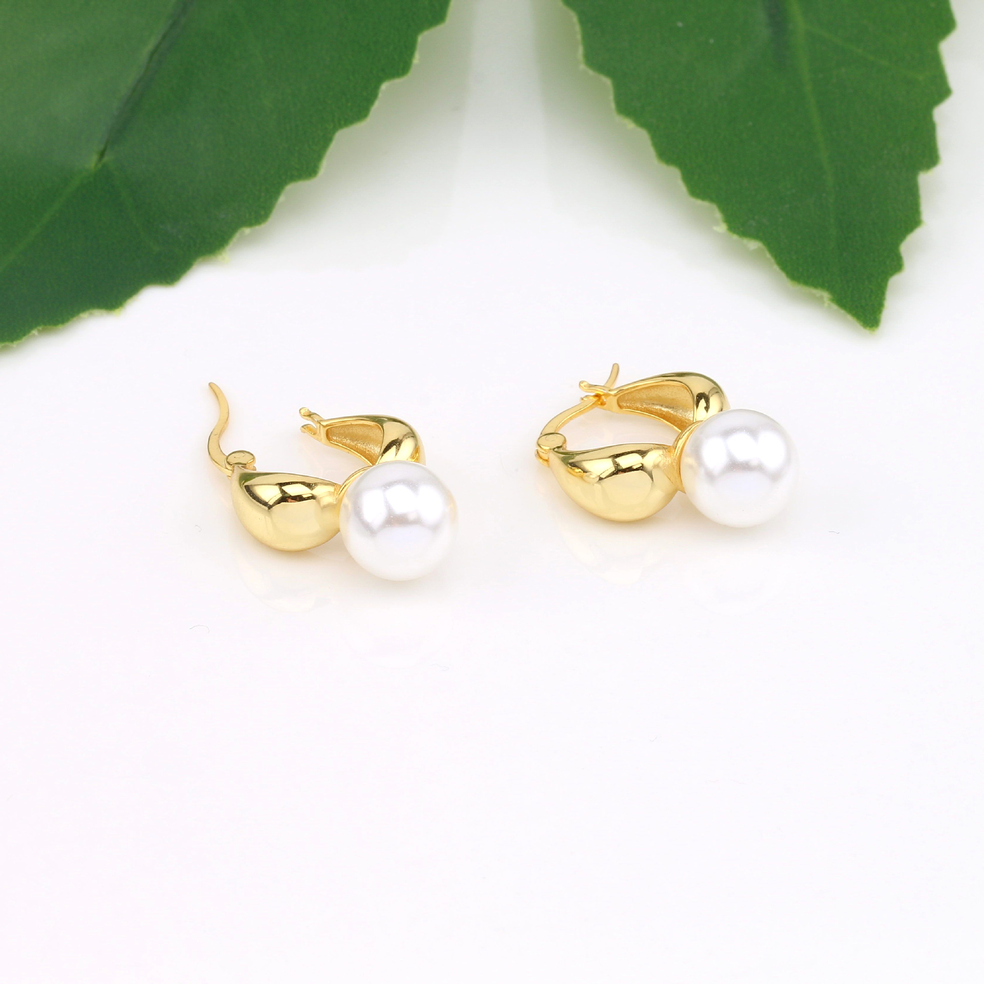 1 Pair Ig Style Simple Style Round Plating Inlay Sterling Silver Pearl White Gold Plated Gold Plated Earrings display picture 11