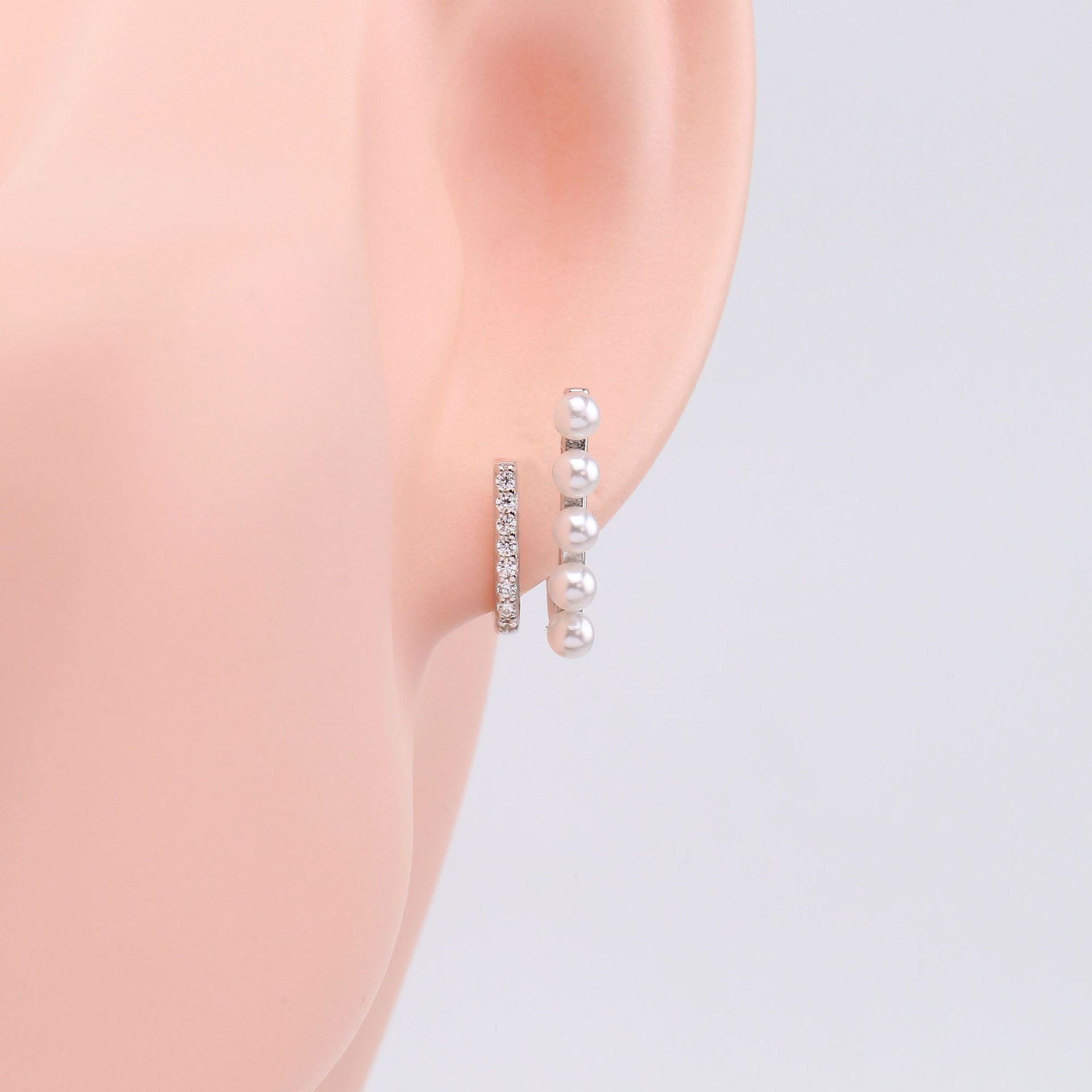 1 Pair Simple Style Round Plating Inlay Sterling Silver Pearl Zircon White Gold Plated Gold Plated Ear Studs display picture 6
