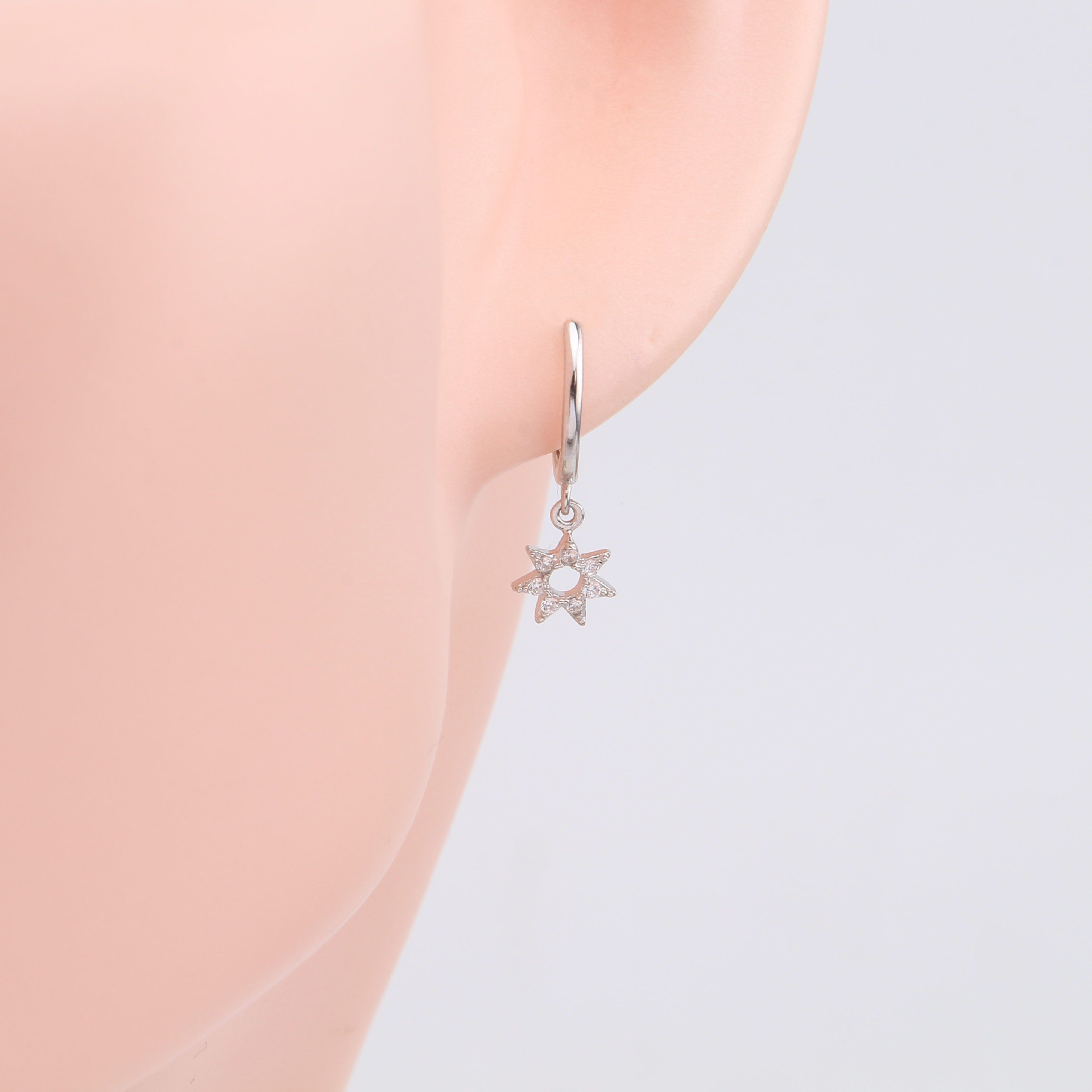 1 Pair Ig Style Simple Style Star Plating Hollow Out Inlay Sterling Silver Zircon White Gold Plated Gold Plated Drop Earrings display picture 6