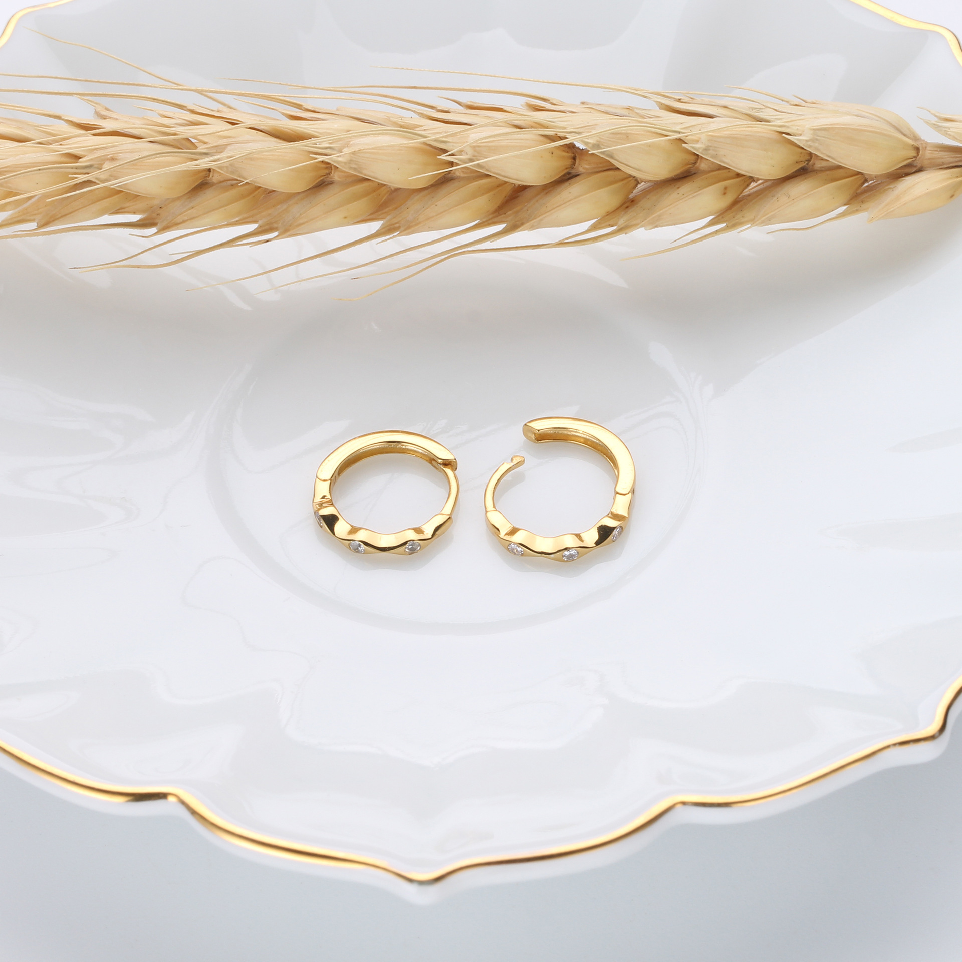 1 Paar Einfacher Stil Wellen Einfarbig Überzug Inlay Sterling Silber Zirkon Weißgold Plattiert Vergoldet Ohrringe display picture 5