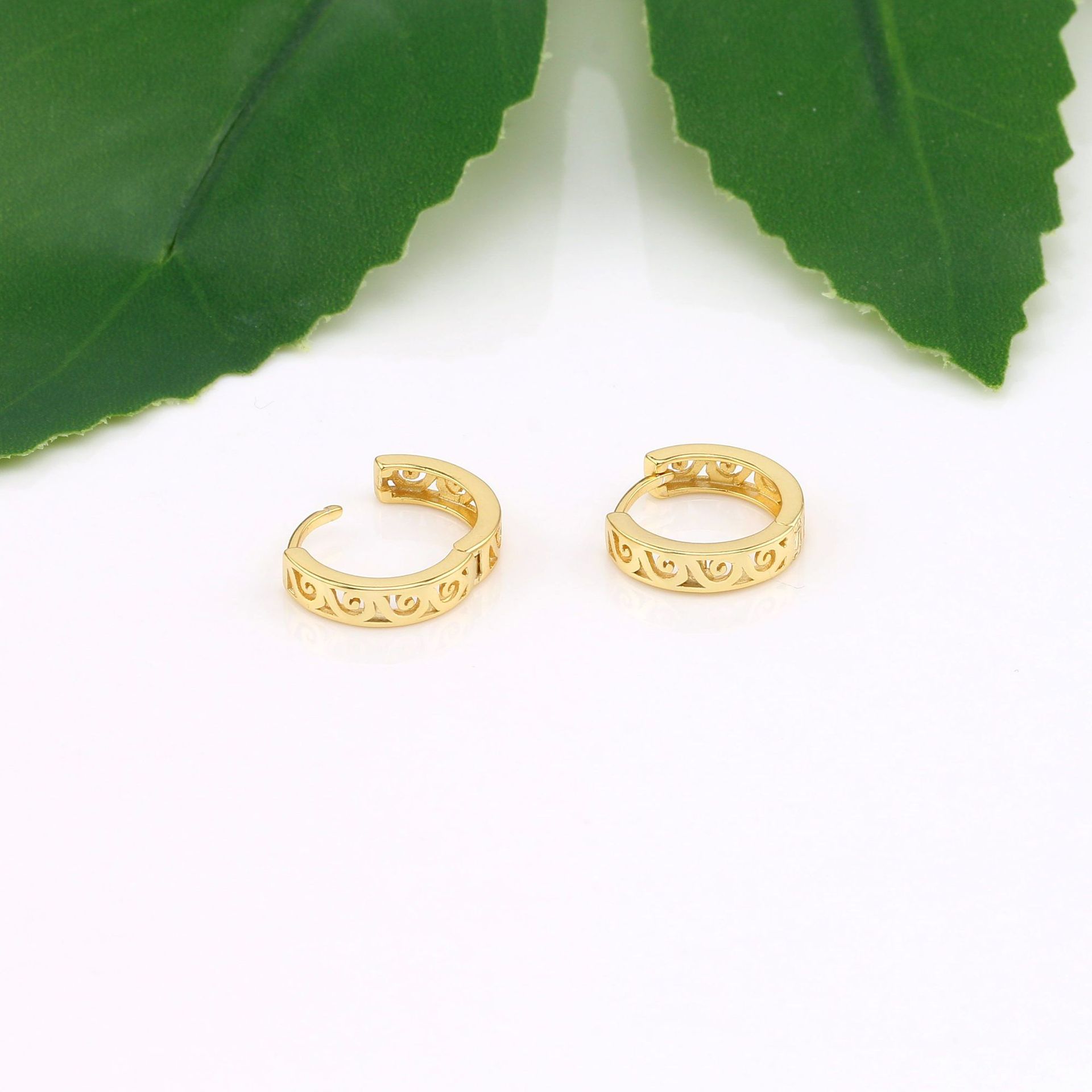 1 Pair Simple Style Round Plating Sterling Silver Gold Plated Earrings display picture 11