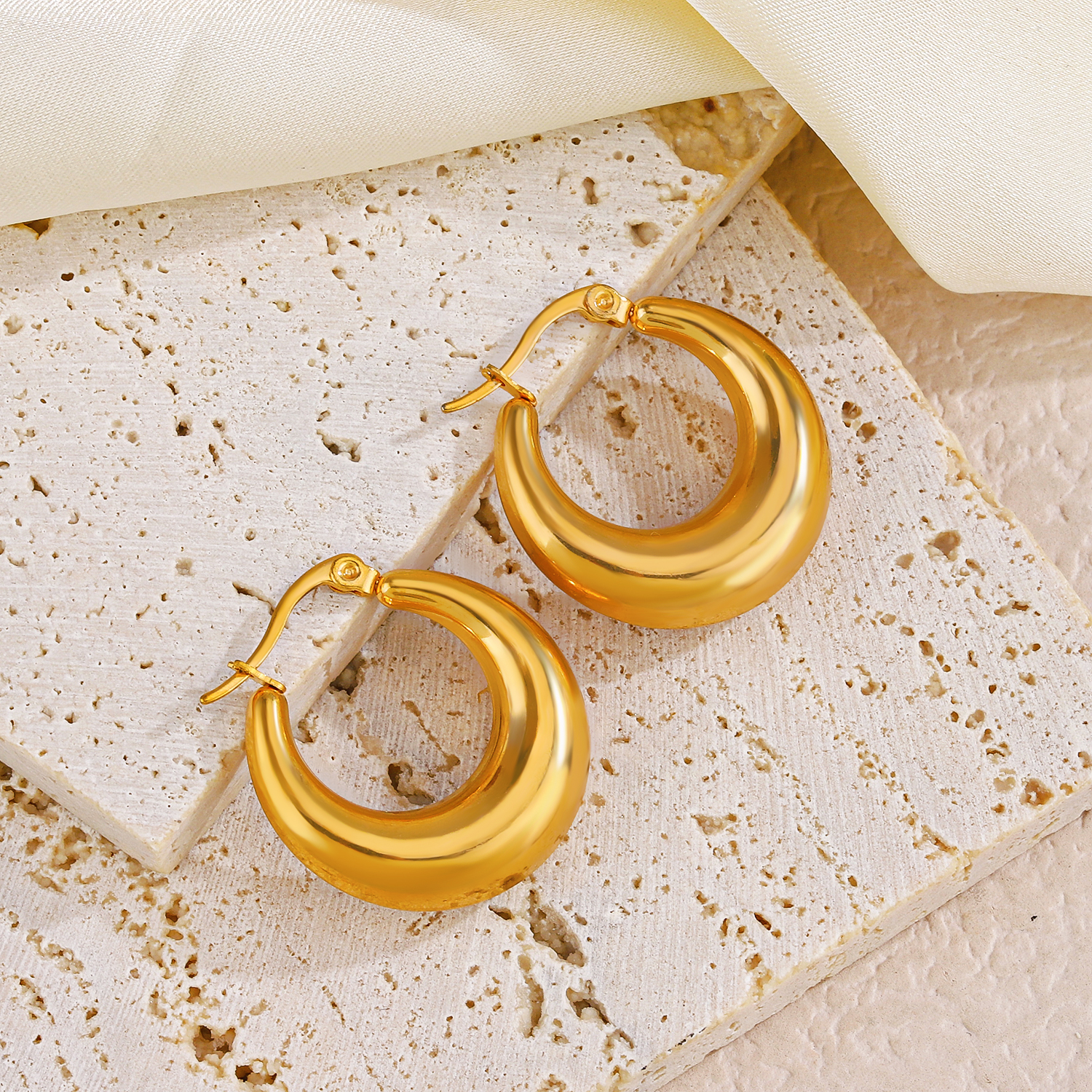 1 Paar Einfacher Stil Runden Überzug Edelstahl 304 18 Karat Vergoldet Reif Ohrringe display picture 3
