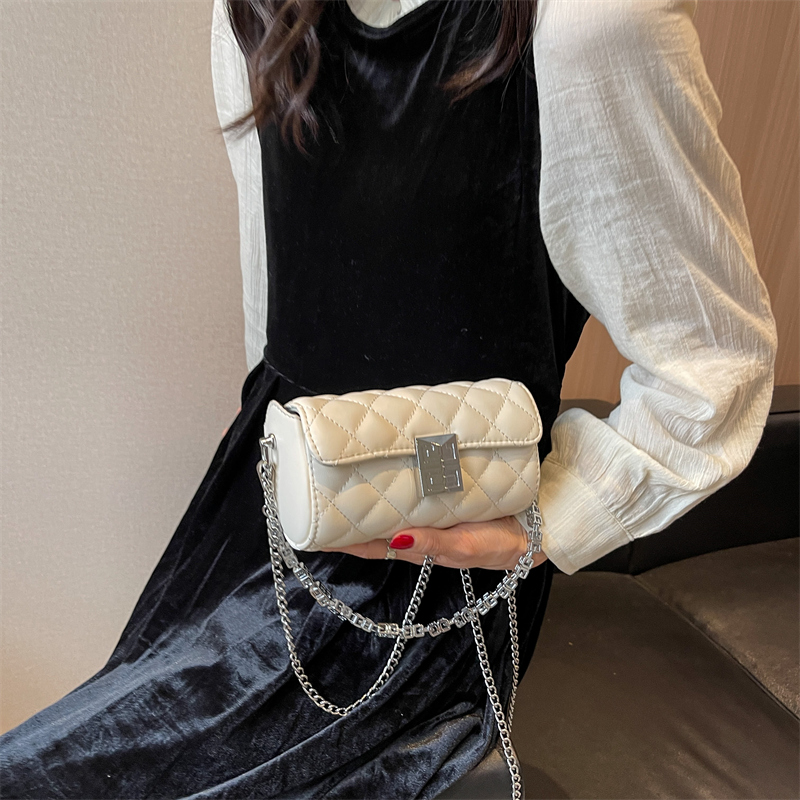 Women's All Seasons Pu Leather Lingge Streetwear Sewing Thread Square Zipper Shoulder Bag display picture 3