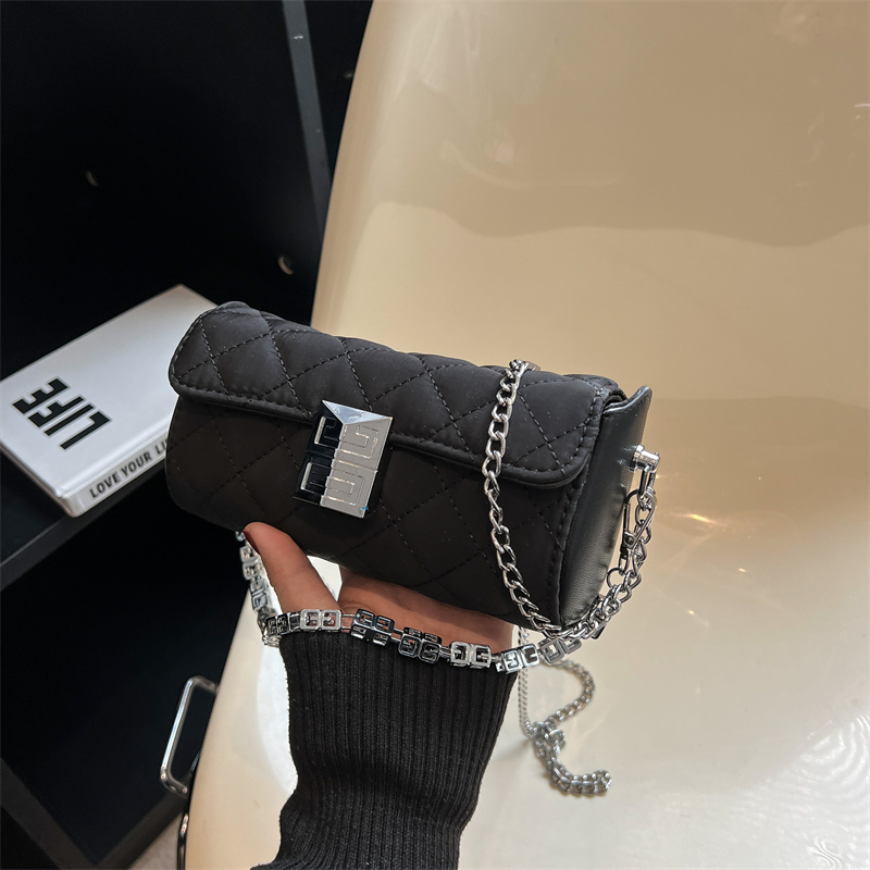 Women's All Seasons Pu Leather Lingge Streetwear Sewing Thread Square Zipper Shoulder Bag display picture 8