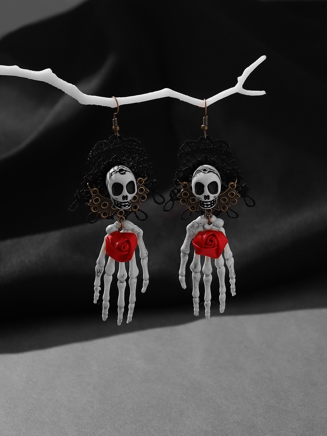 Wholesale Jewelry Retro Exaggerated Punk Palm Rose Skull Alloy Plastic Cloth Mesh Drop Earrings display picture 1