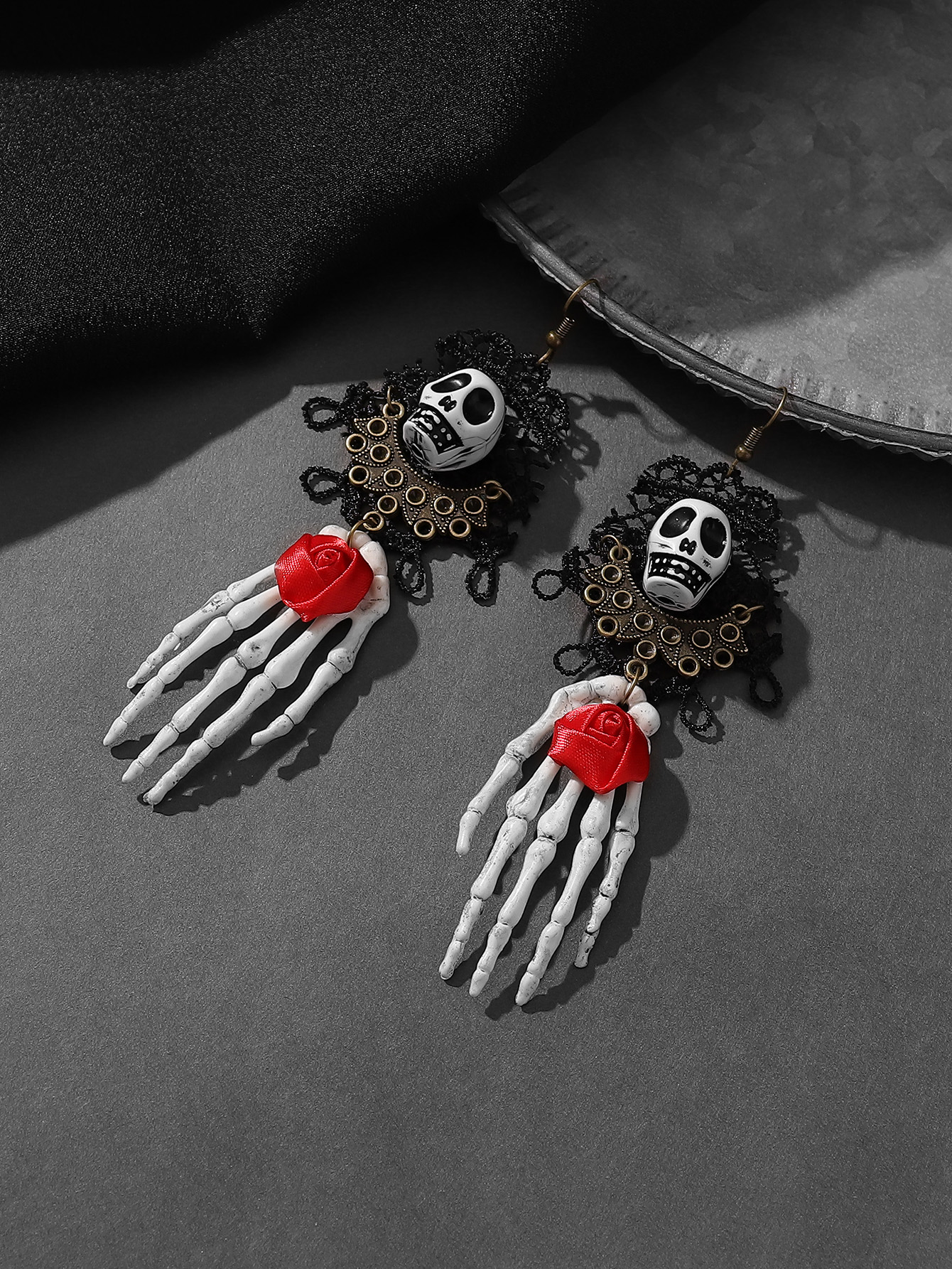 Wholesale Jewelry Retro Exaggerated Punk Palm Rose Skull Alloy Plastic Cloth Mesh Drop Earrings display picture 3