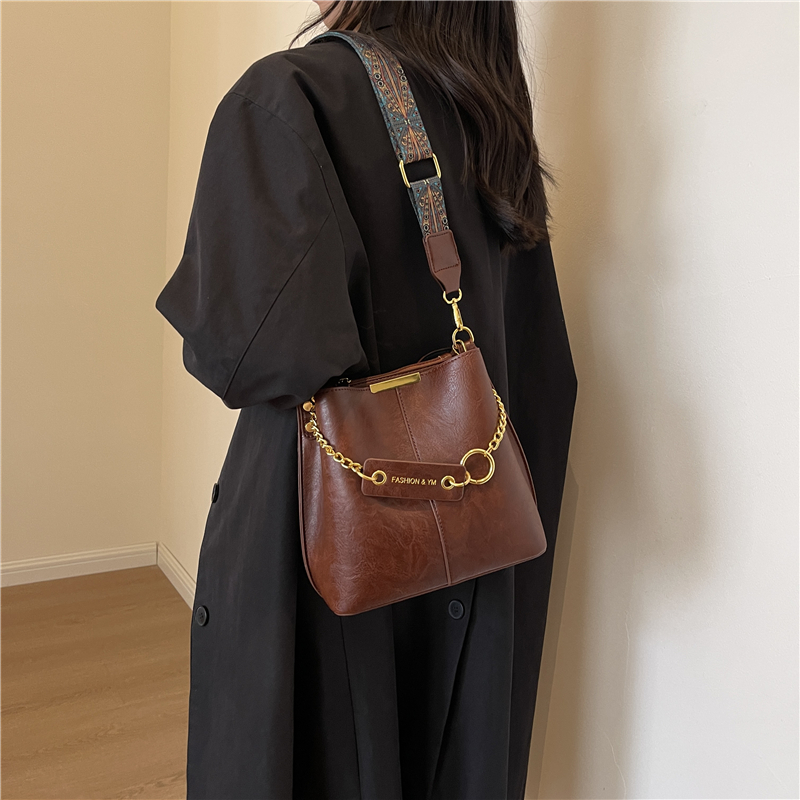 Women's All Seasons Pu Leather Solid Color Elegant Sewing Thread Bucket Zipper Bucket Bag display picture 3