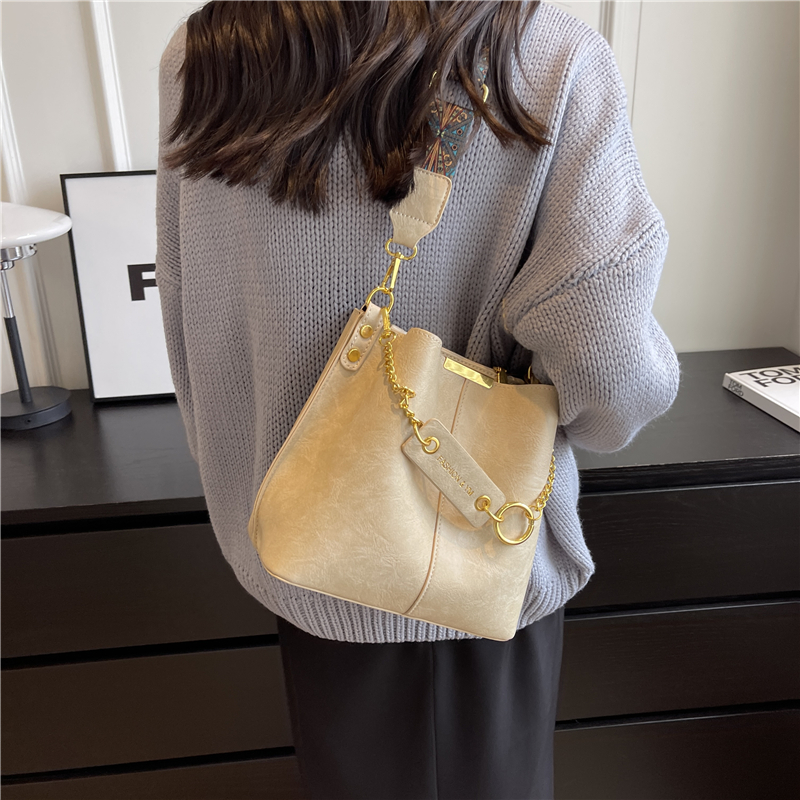 Femmes Toutes Les Saisons Faux Cuir Couleur Unie Élégant Fil À Coudre Seau Fermeture Éclair Sac Seau display picture 2