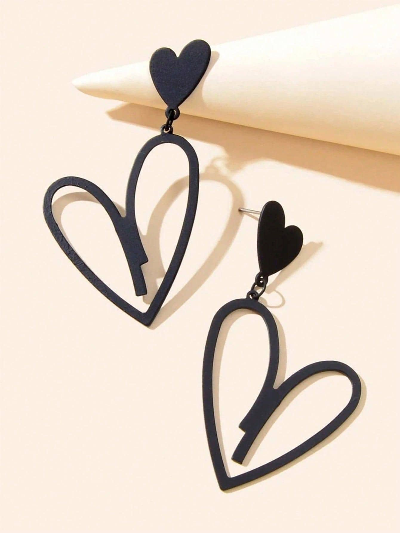 1 Pair Simple Style Heart Shape Alloy Drop Earrings display picture 3