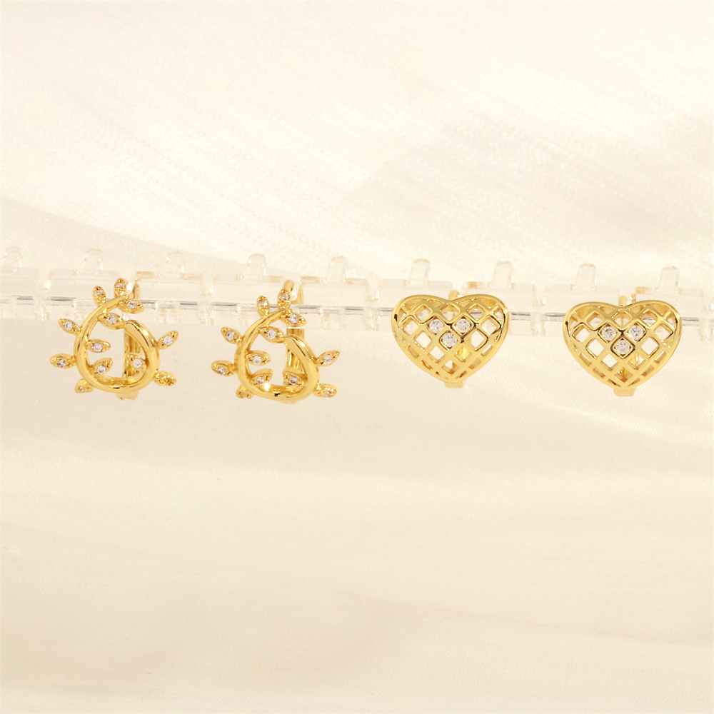 1 Pair Simple Style Commute Heart Shape Bee Butterfly Plating Inlay Copper Zircon 18k Gold Plated Earrings display picture 3