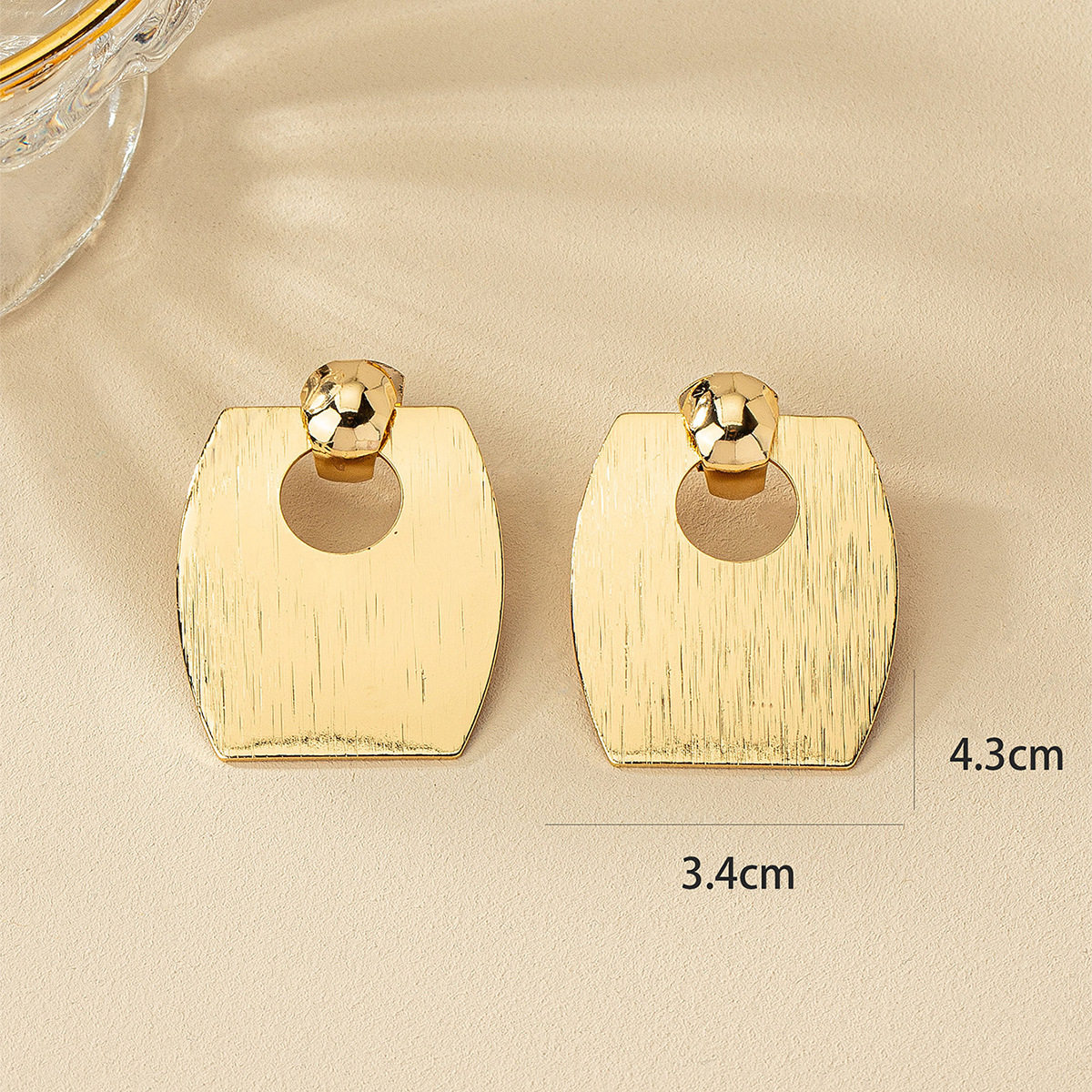 1 Pair Exaggerated Simple Style Rectangle Plating Hollow Out Metal Drop Earrings display picture 2