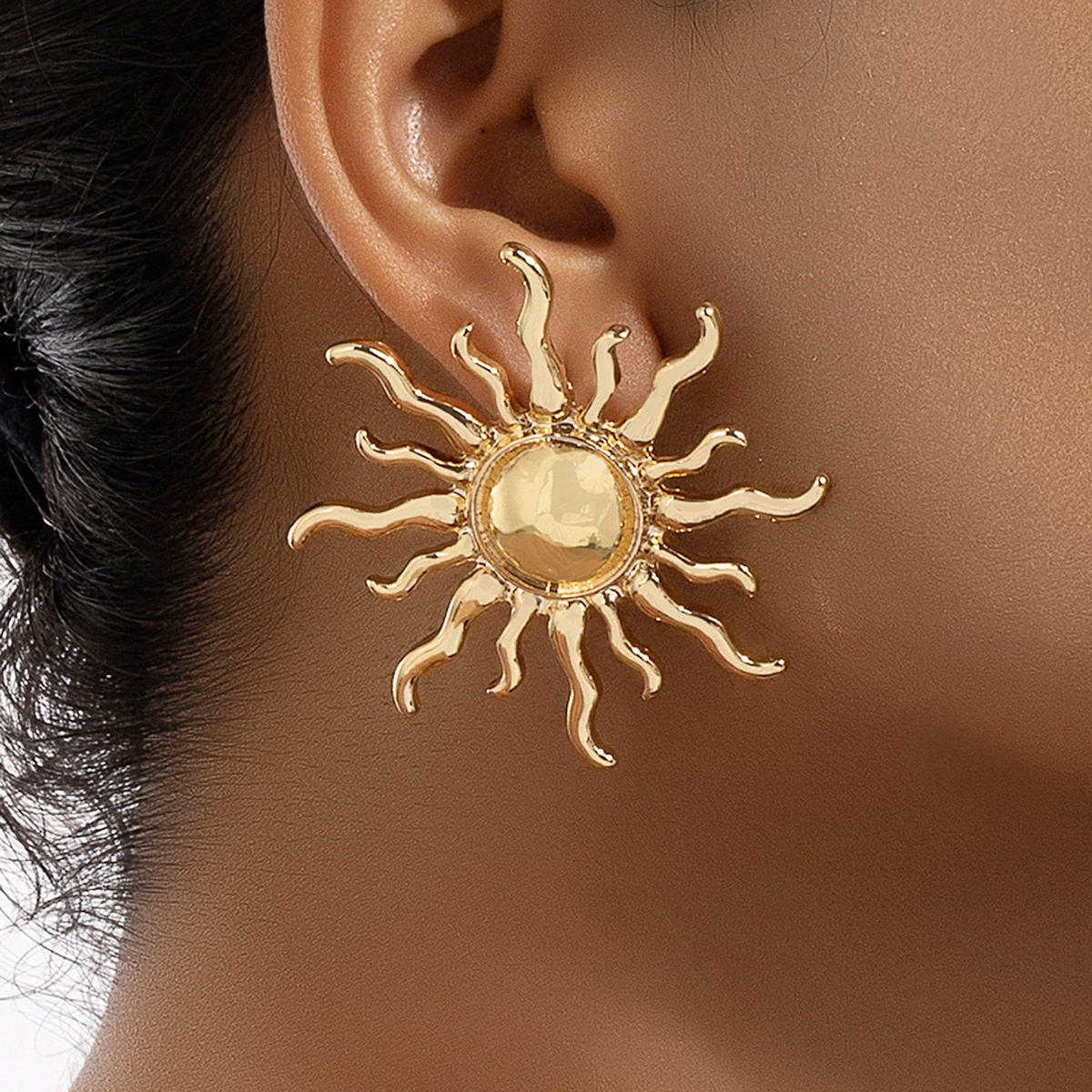 1 Pair Retro Exaggerated Sun Plating Metal Ear Studs display picture 1