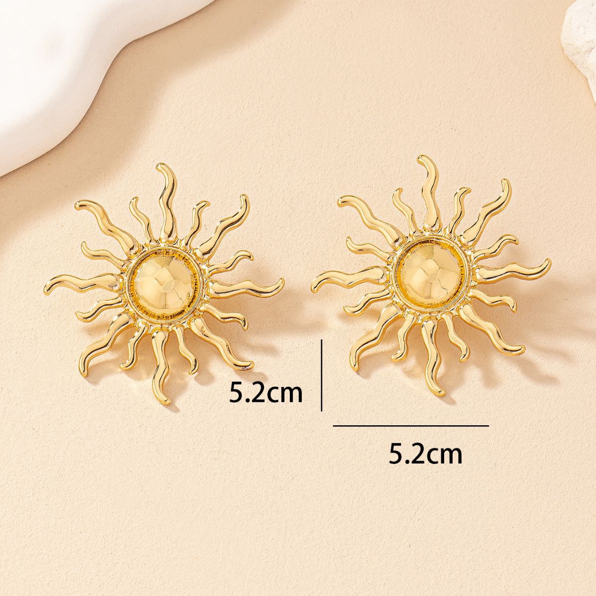 1 Pair Retro Exaggerated Sun Plating Metal Ear Studs display picture 4
