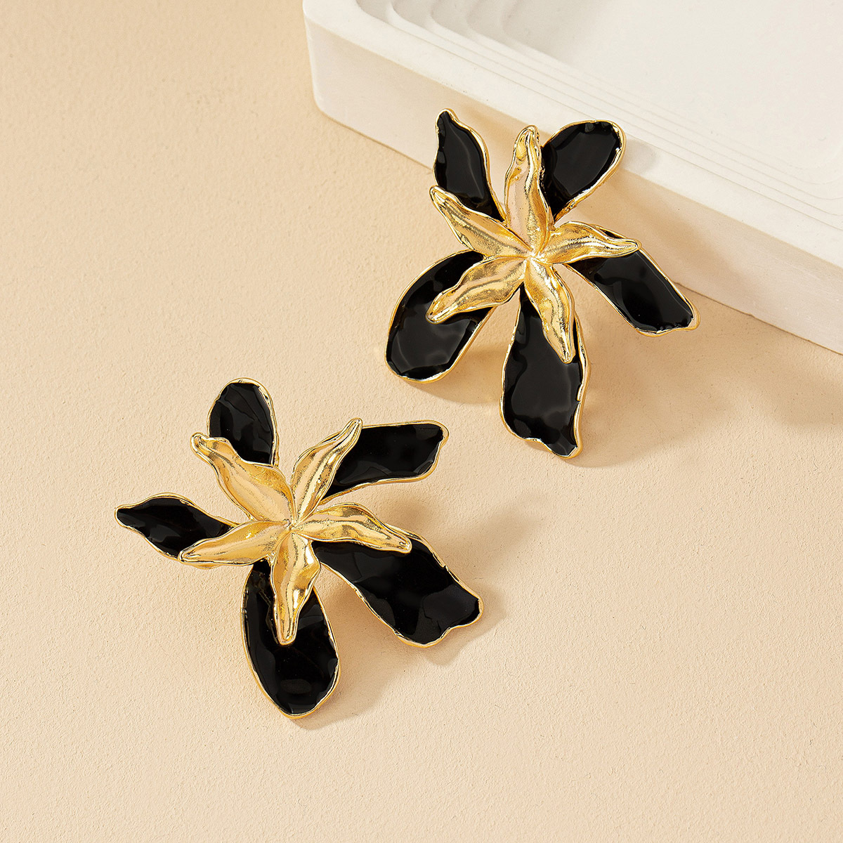1 Pair Simple Style Classic Style Flower Plating Metal Gold Plated Ear Studs display picture 5