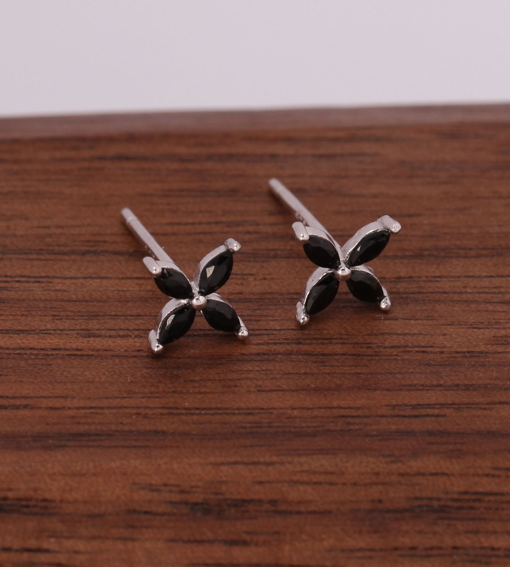 1 Pair Simple Style Flower Plating Inlay Sterling Silver Zircon White Gold Plated Ear Studs display picture 10