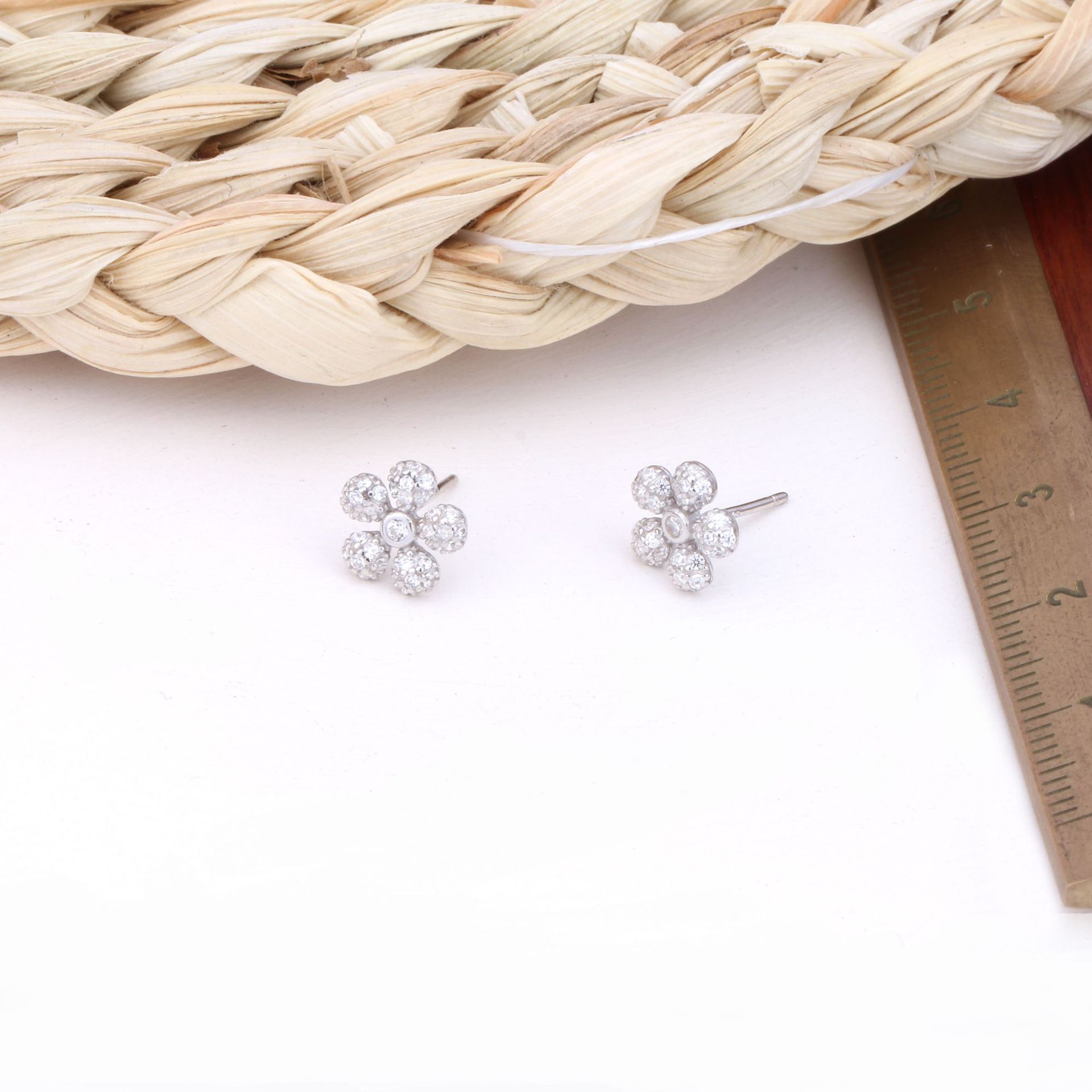 1 Pair Simple Style Flower Plating Inlay Sterling Silver Zircon White Gold Plated Ear Studs display picture 7