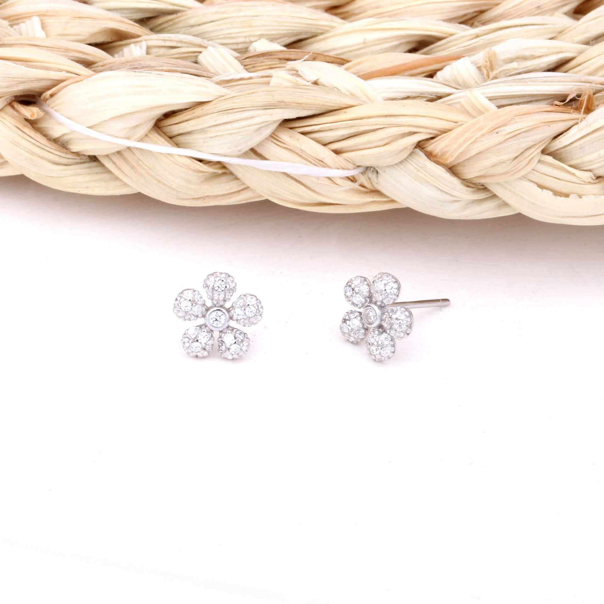 1 Pair Simple Style Flower Plating Inlay Sterling Silver Zircon White Gold Plated Ear Studs display picture 9