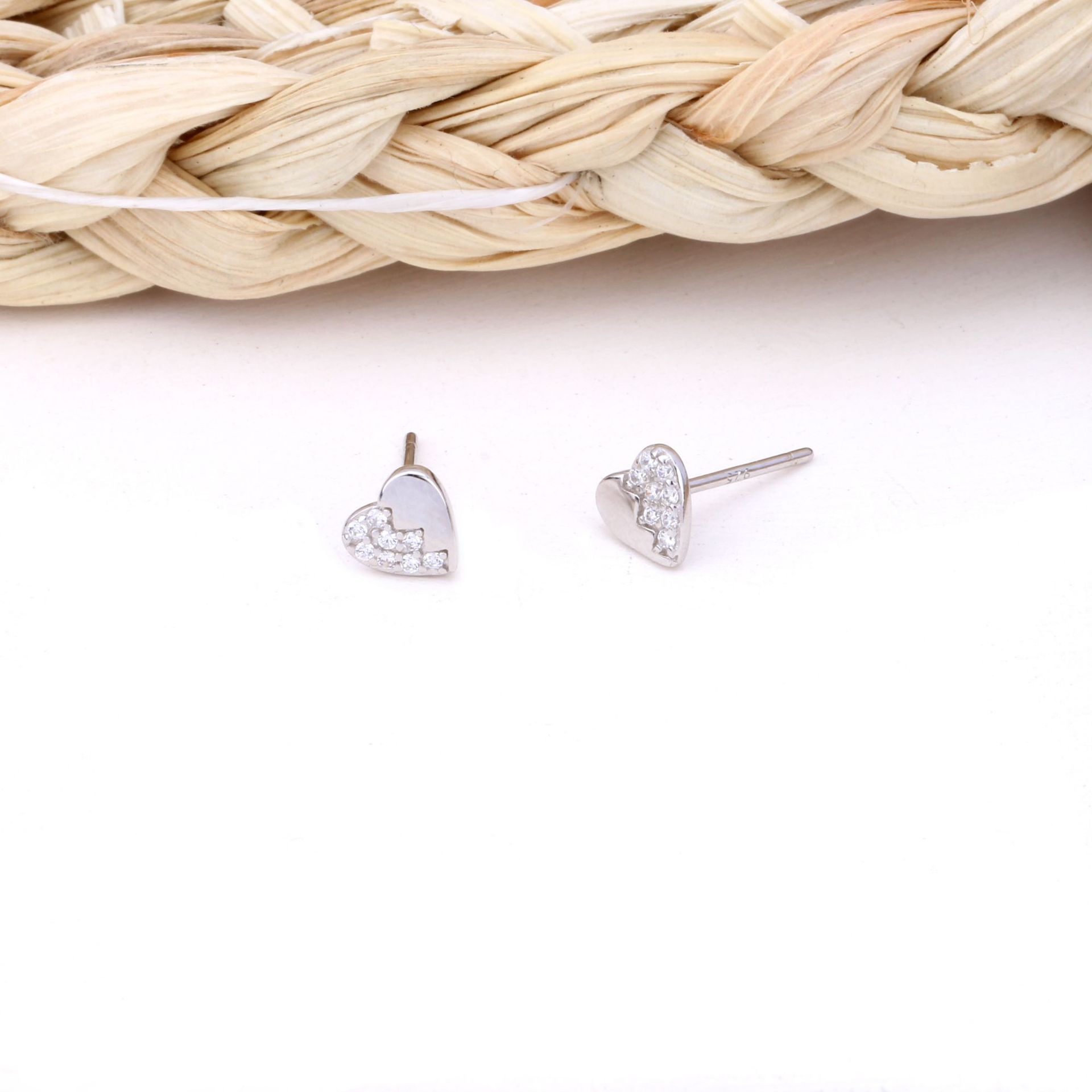 1 Pair Simple Style Heart Shape Inlay Sterling Silver Zircon Ear Studs display picture 8