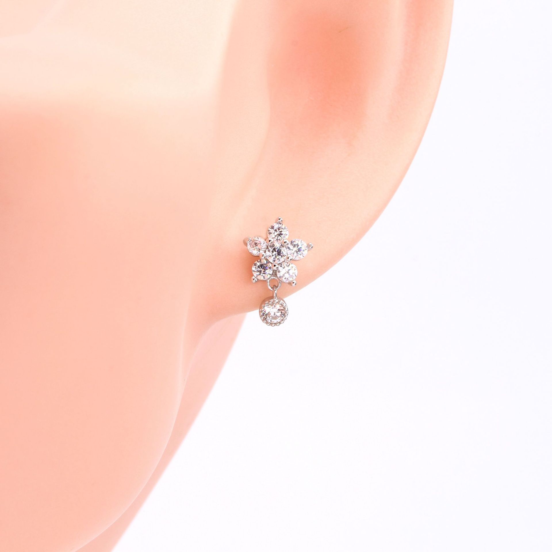 1 Pair Simple Style Star Inlay Sterling Silver Zircon Ear Studs display picture 5