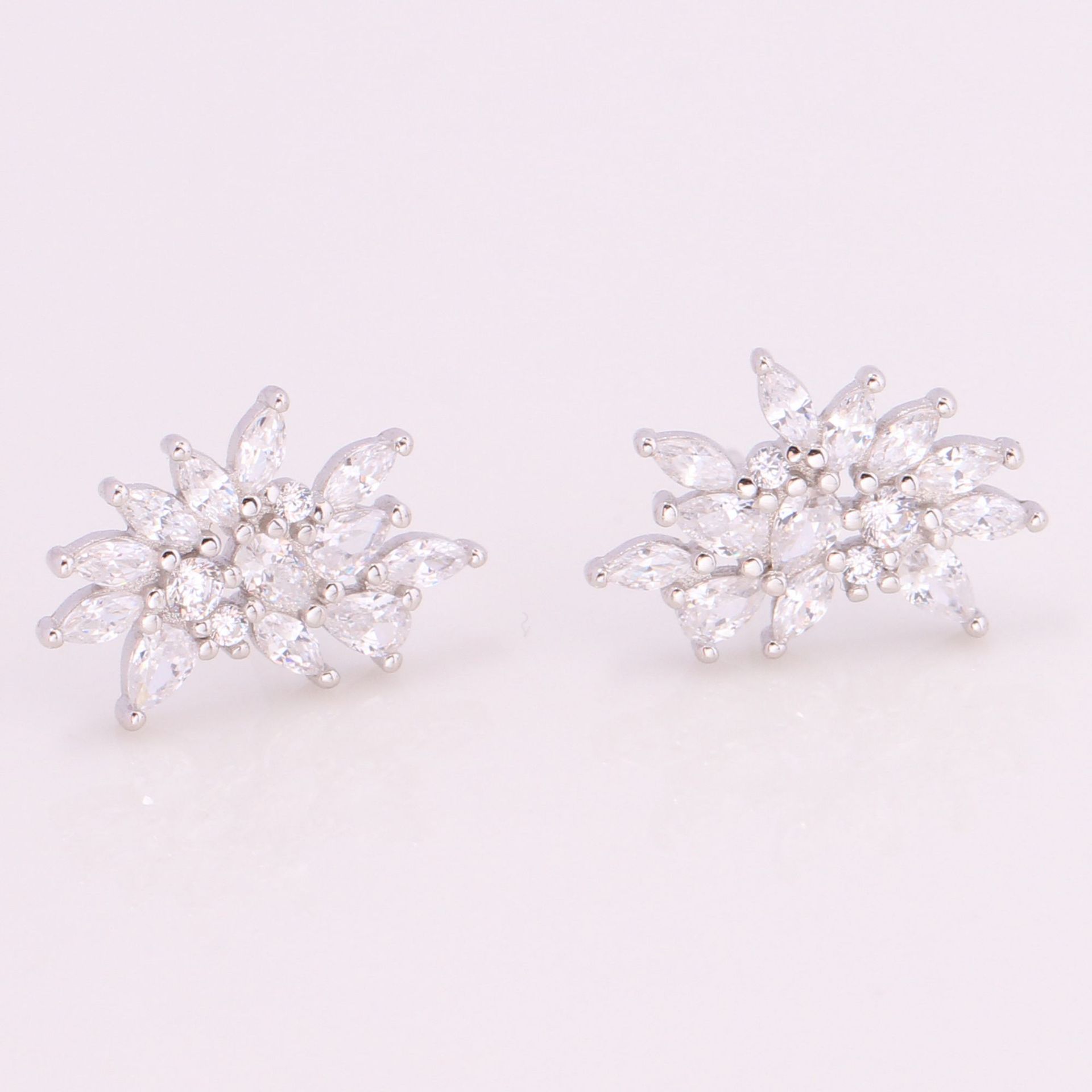 1 Paire Style Simple Fleur Incruster Argent Sterling Zircon Boucles D'oreilles display picture 1